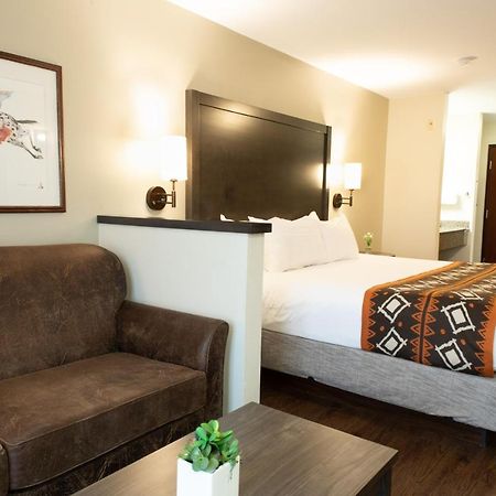 Oxford Suites Pendleton Bagian luar foto