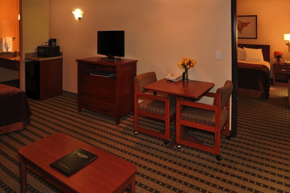 Oxford Suites Pendleton Bagian luar foto